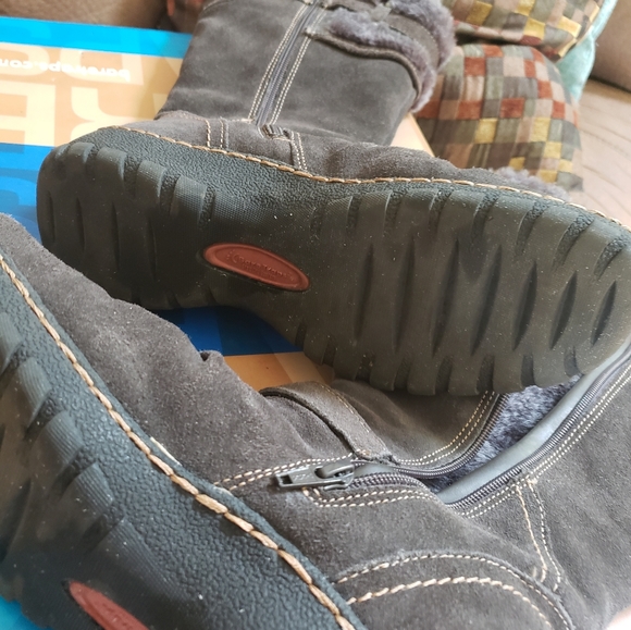 BareTraps Fleece lined boots - Picture 8 of 8